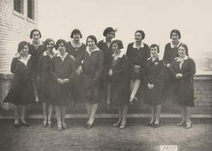 Anónimo, s/d. Grupo de señoritas de tráfico.