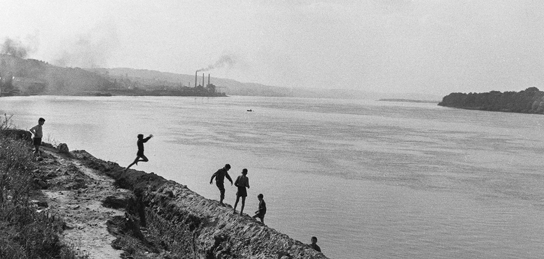 Inge Morath. Yugoslavia. Smederevo. 1958 © Inge Morath Foundation. Magnum Photos.