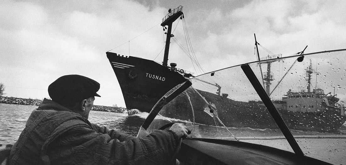 Inge Morath. Rumanía. Canal de Sulina cerca del Mar Negro. 1994 © Inge Morath Foundation. Magnum Photos.