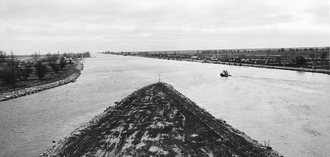 Inge Morath. Rumanía. Crisen. Canal de Sulina. 1994 © Inge Morath Foundation. Magnum Photos.