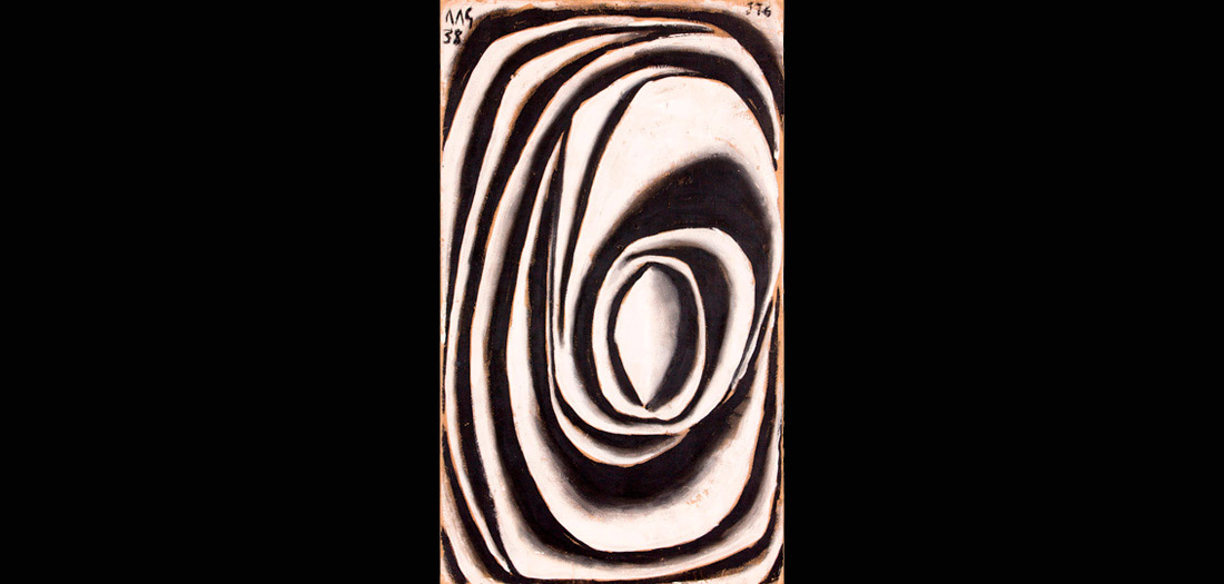 Joaquín Torres-García (Uruguayo. 1874–1949). Forma abstracta en espiral modelada en blanco y negro. 1938. Témpera sobre cartón. Colección privada. © Sucesión Joaquín Torres-García, Montevideo 2015. Foto: ©2016 The Museum of Modern Art, New York. Christian Roy