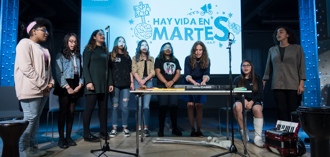 Hay Vida en Martes: Gloriafuertesmanía y el coro 'Milagros'.