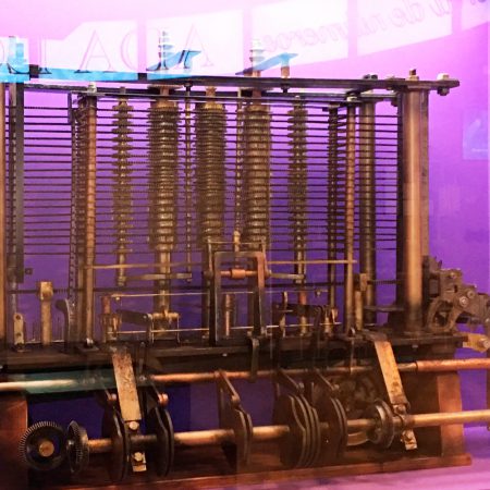 Reproducción del fragmento de la Máquina Analítica que se expone actualmente en el Science Museum de Londres.