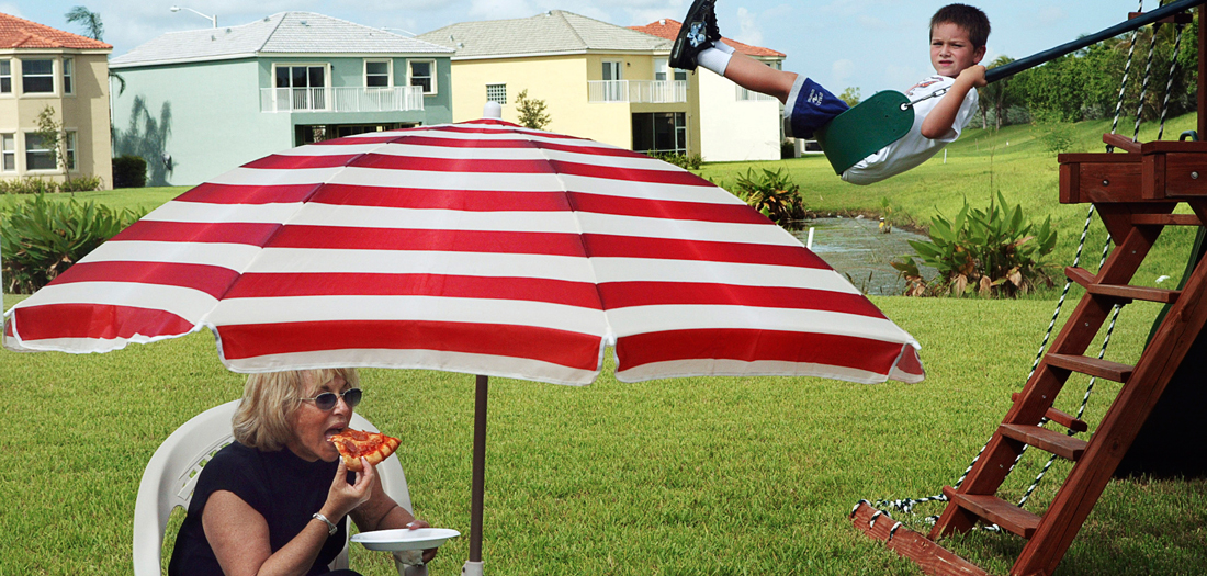 Carolyn Drake. USA. Wellington, Florida. 2005. Birthday party at Olympia, a gated community © Carolyn Drake, Magnum Photos.