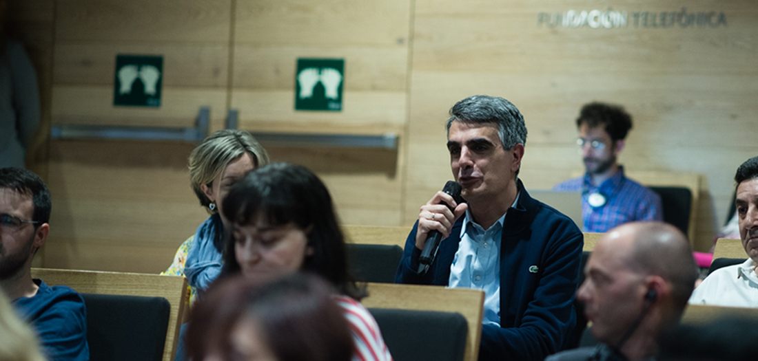 Imágenes del encuentro con John Verdon.