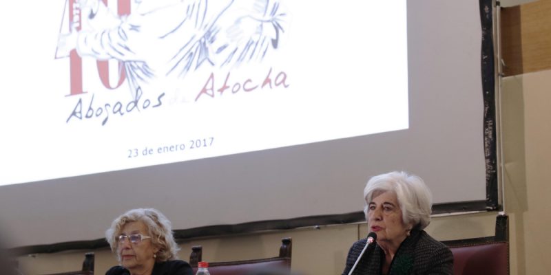 Paca Sauquillo y la alcaldesa, Manuela Carmena en el homenaje a las abogados de Atocha. 