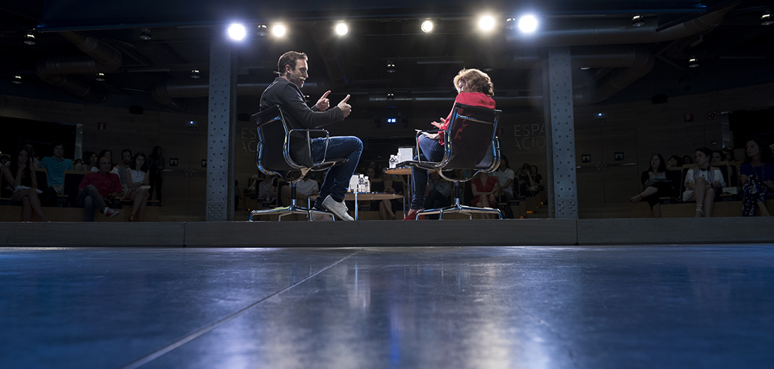 Imágenes del encuentro con Joël Dicker.