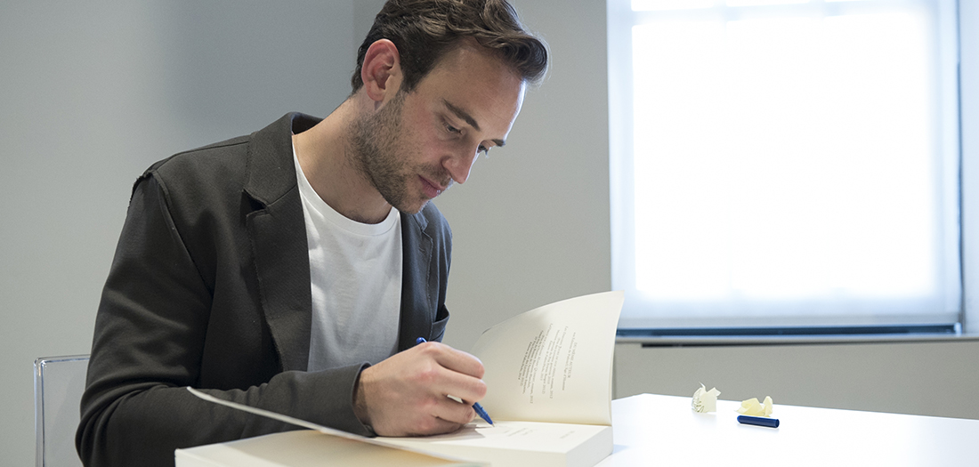Imágenes del encuentro con Joël Dicker.
