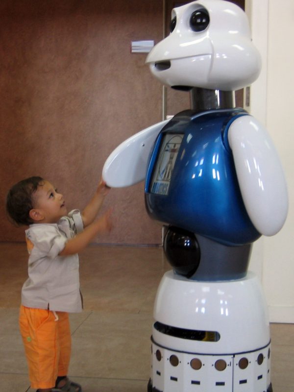 Maggie, robot asistencial.