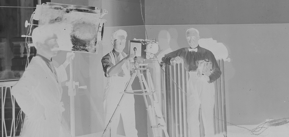 Anónimo, (1926). Operadores cinematográficos que se reunieron en la central de Santander con motivo de la inauguración del teléfono automático.