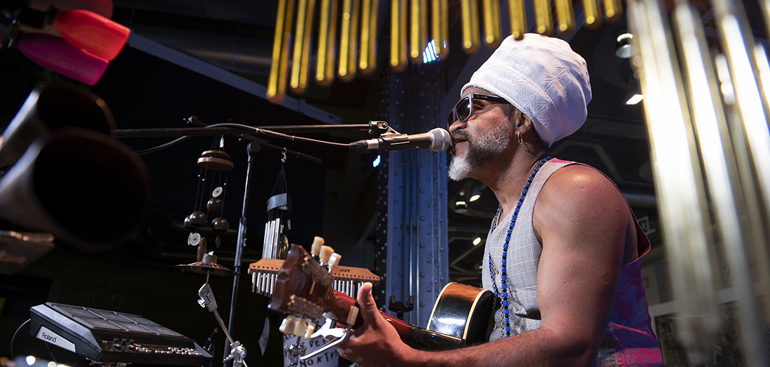 Carlinhos Brown, durante su actuación en nuestro auditorio.