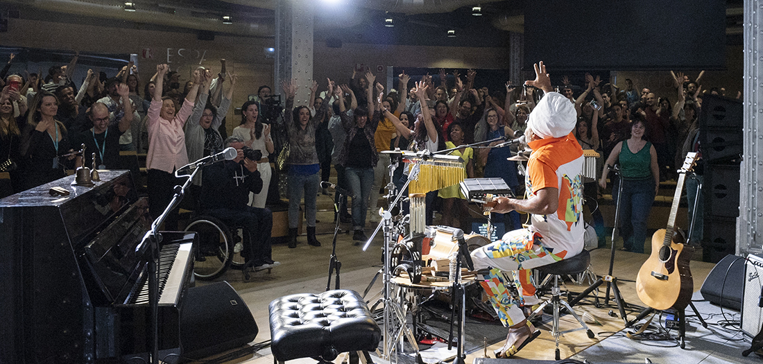 Carlinhos Brown revoluciona el auditorio de Espacio Fundación Telefónica