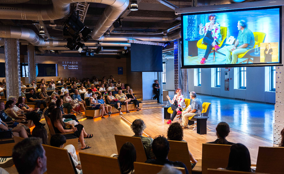 Evento presentación 'Con algoritmos y a lo loco', con Clara Grima y Aberrón