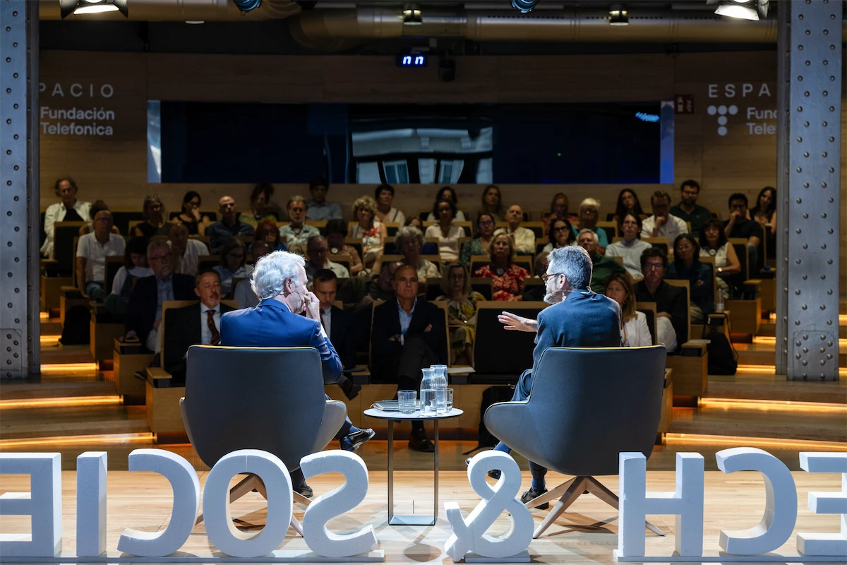 Un momento de Tech&Society con David Rennie