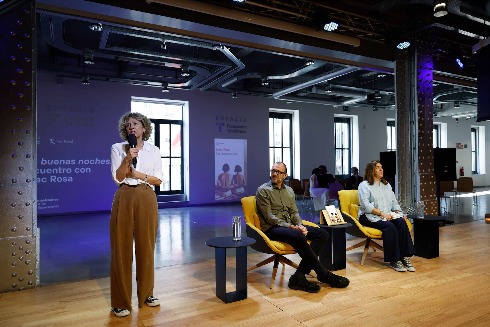 Imagen de la presentación de Las Buenas Noches, de Isaac Rosa