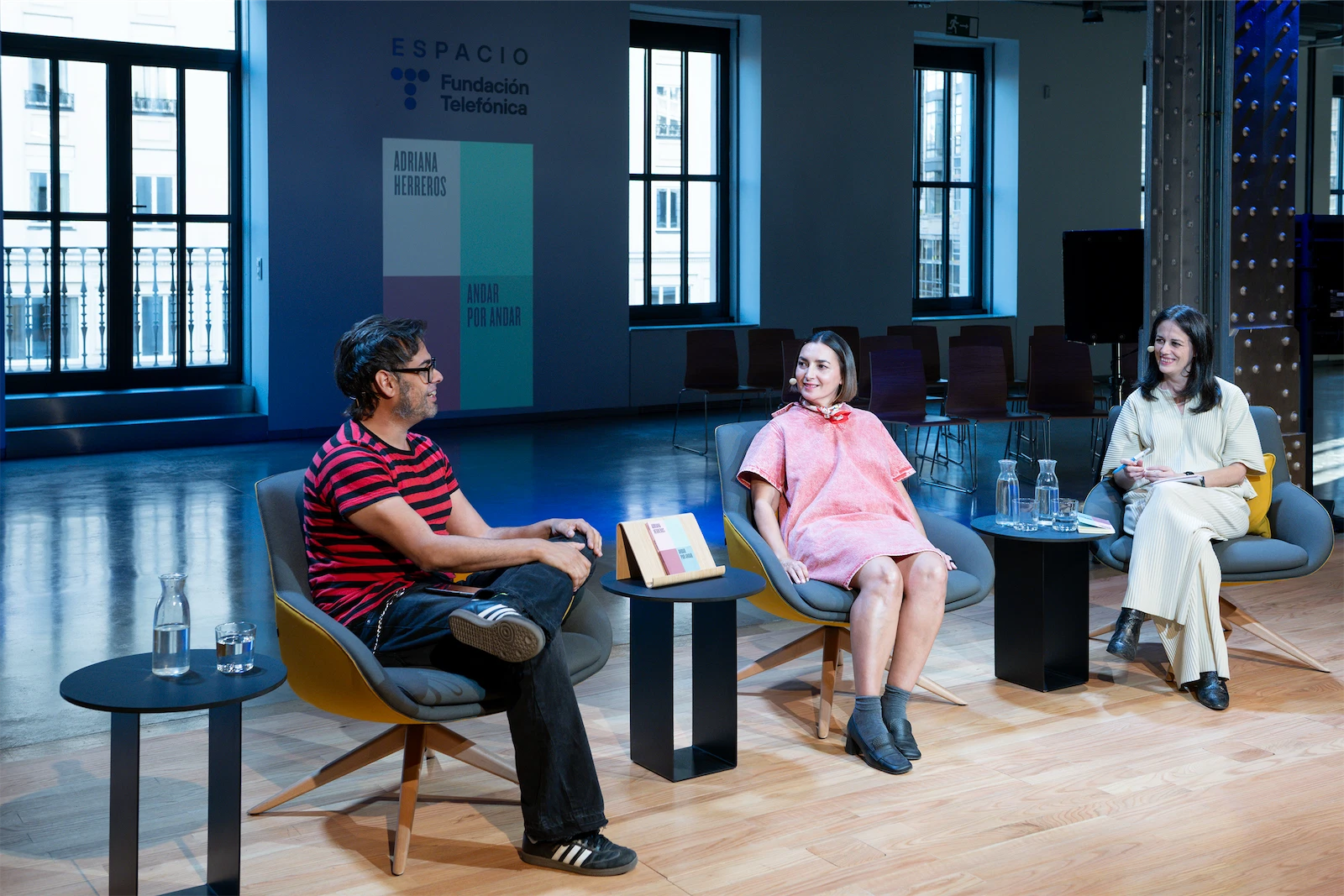 Un momento de la presentación de 'Andar por andar', el ensayo de Adriana Herreros