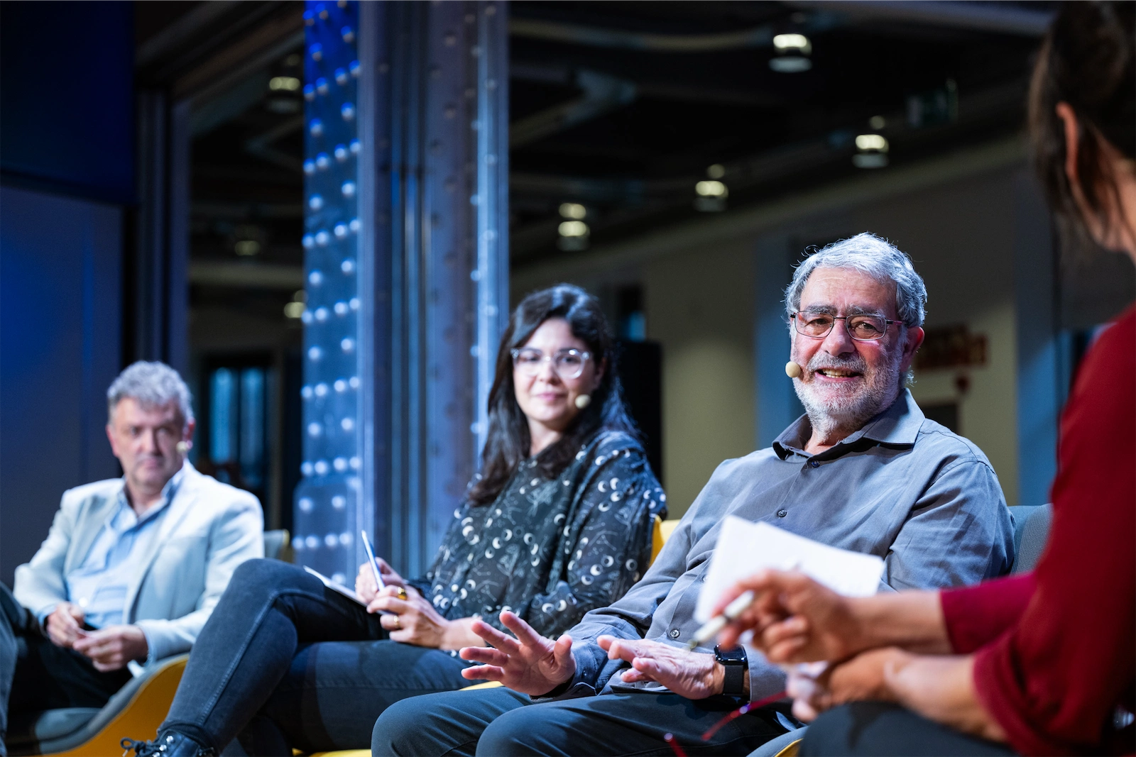 Una imagen del encuentro ‘Información o manipulación’, con Joan Fontcuberta, Manuel Martín-Loeches y Clara Jiménez Cruz