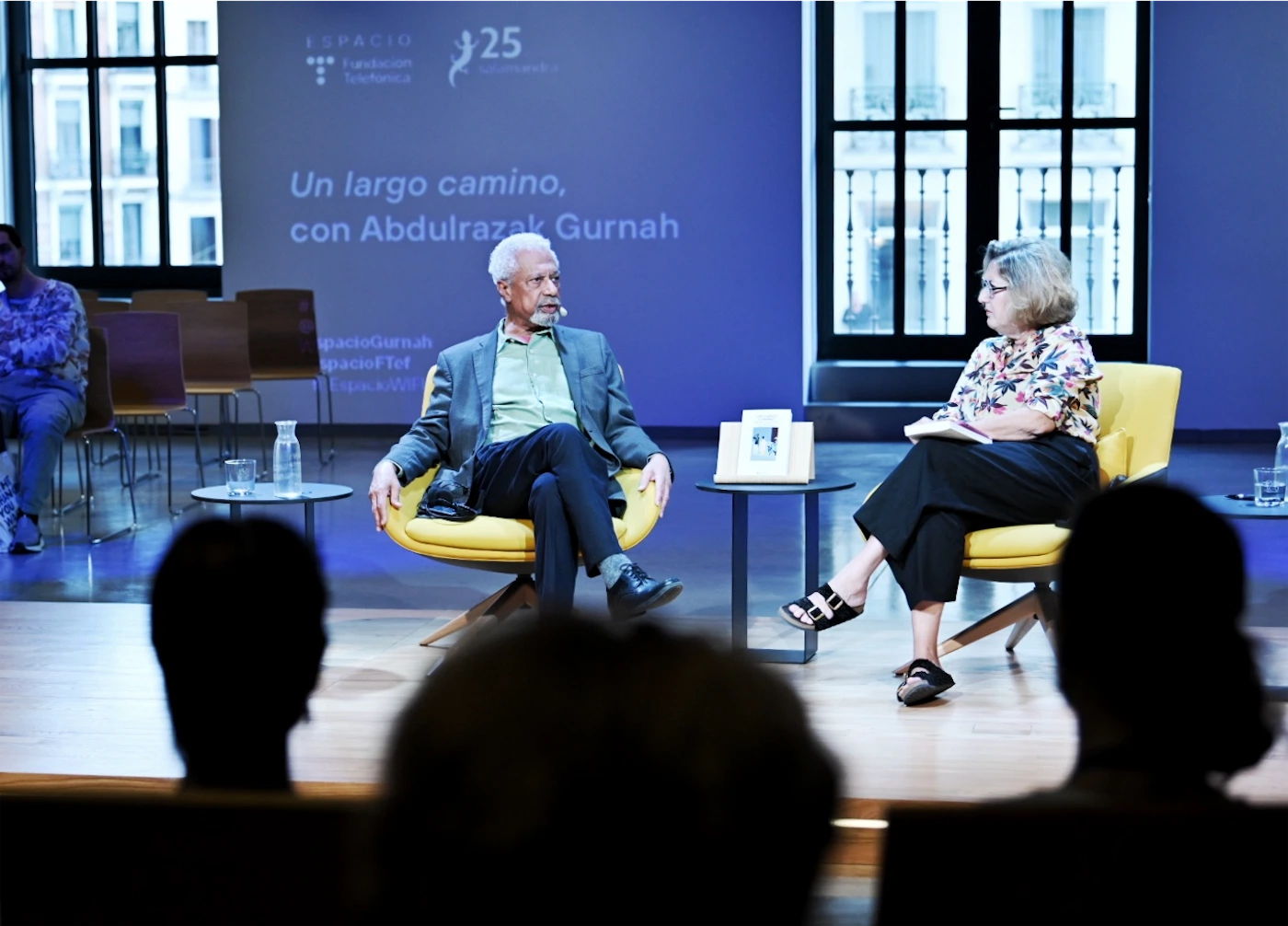 Un momento del encuentro entre Abdulrazar Murnah y Montserrat Domínguez