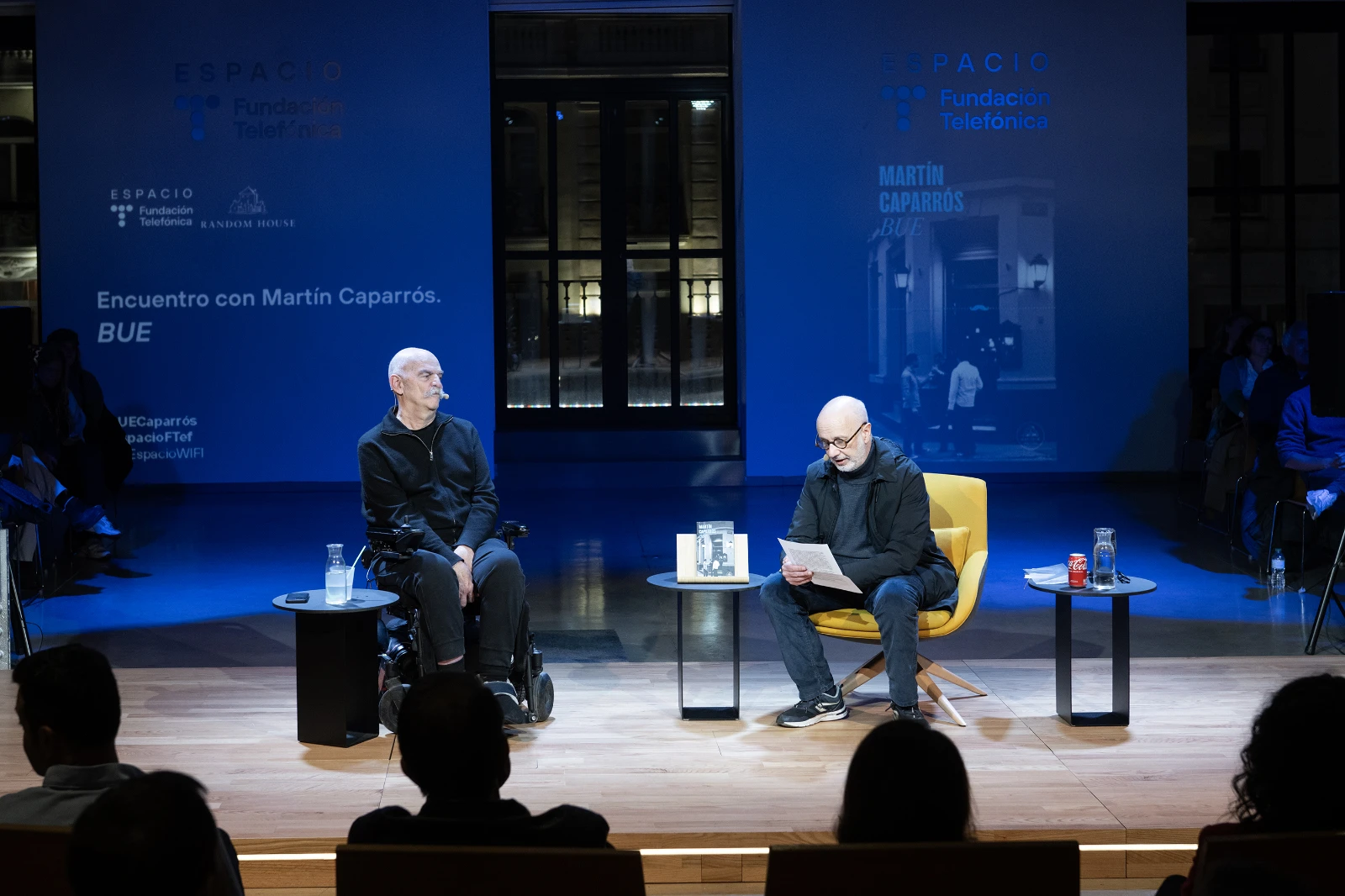 Un momento del encuentro entre Martín Caparrós y Rodrigo Fresán