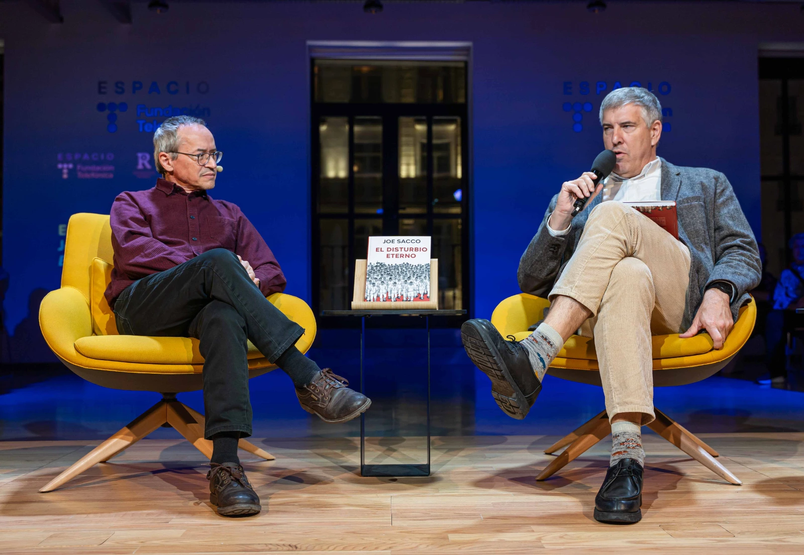 Un momento del encuentro entre Joe Sacco y Guillermo Altares