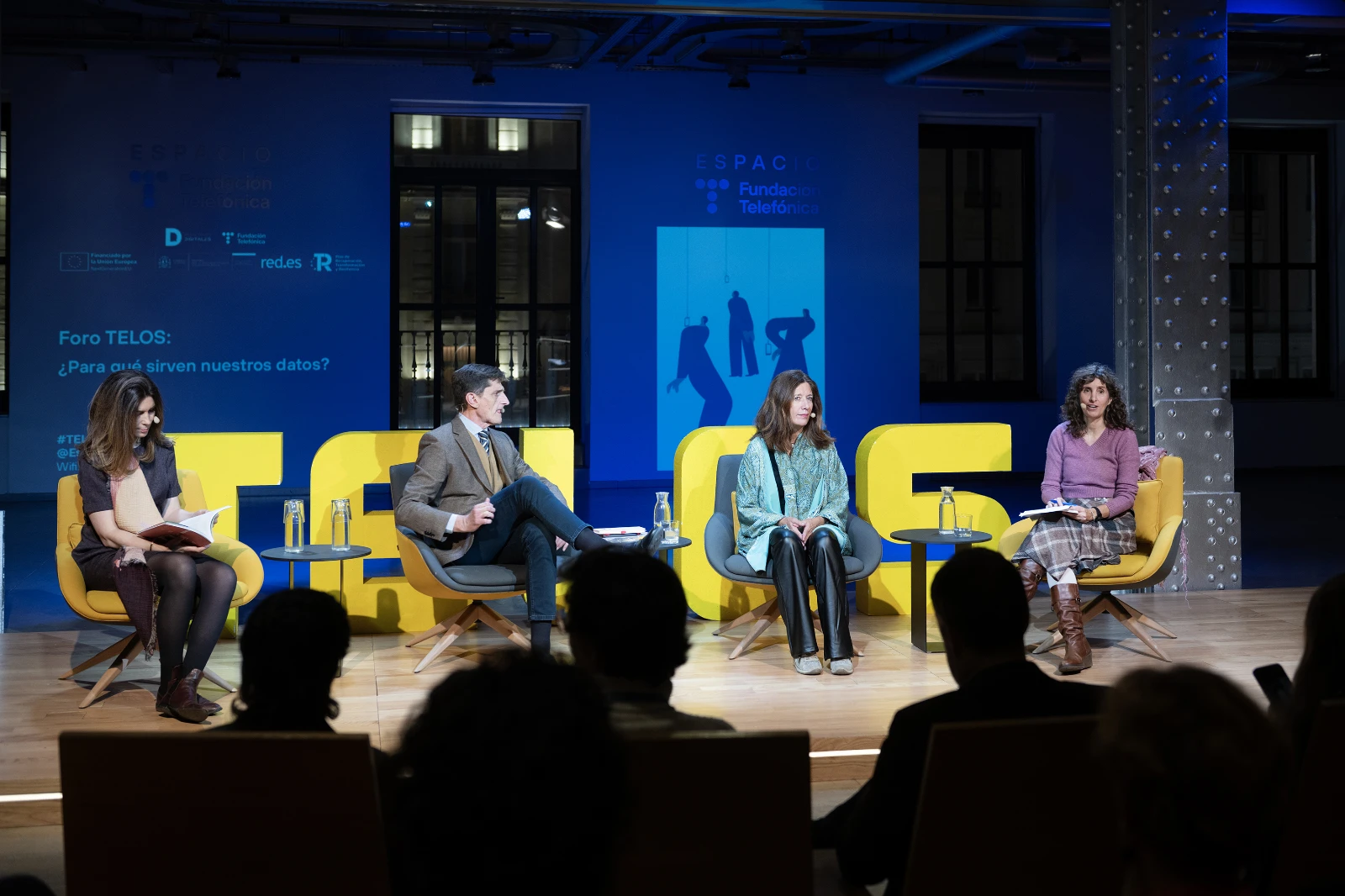 Una imagen del encuentro Foro TELOS: Mar España, Vicente Bellver y Elena Herrero-Beaumont