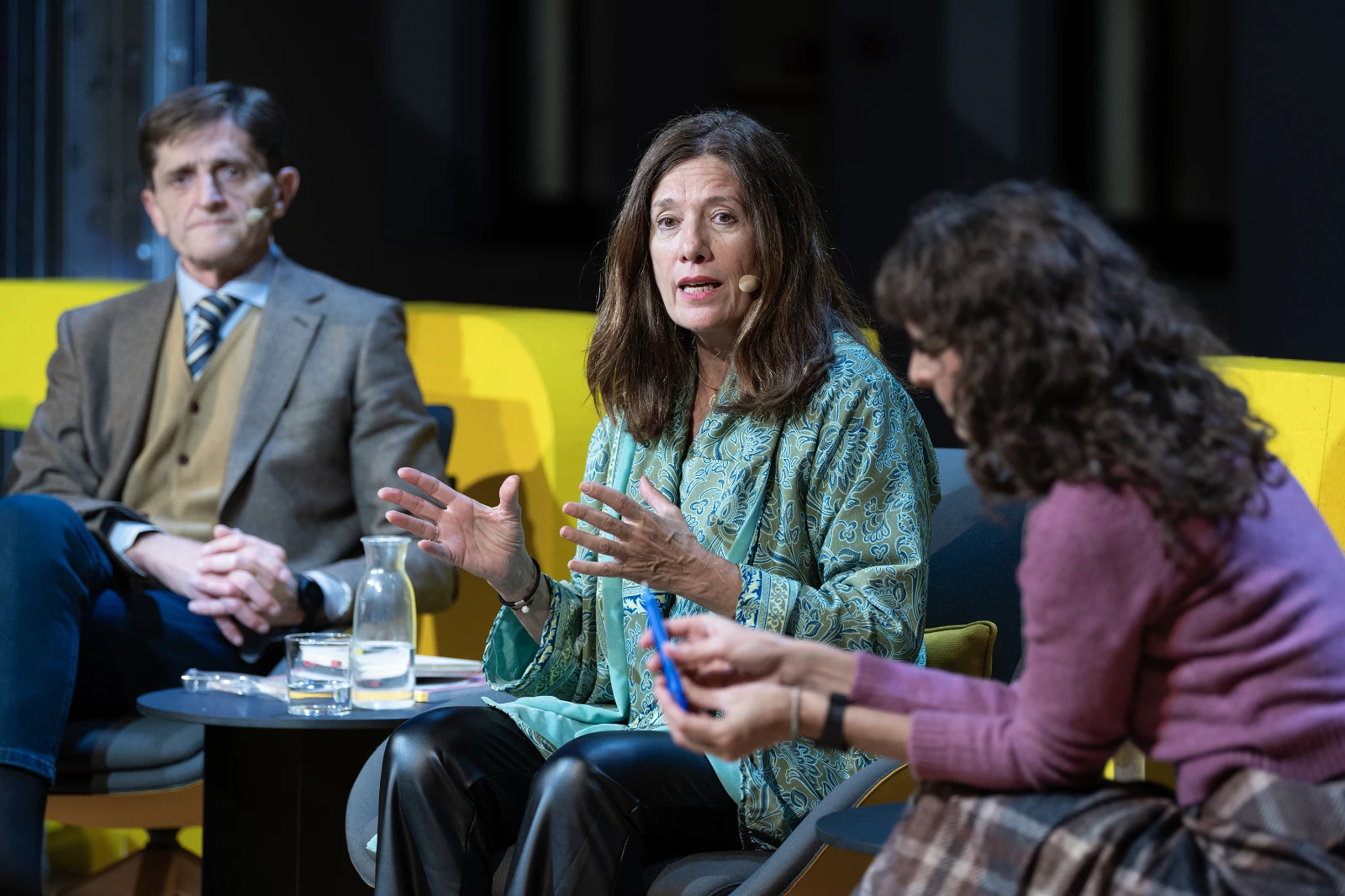 Una imagen del encuentro Foro TELOS: Mar España, Vicente Bellver y Elena Herrero-Beaumont