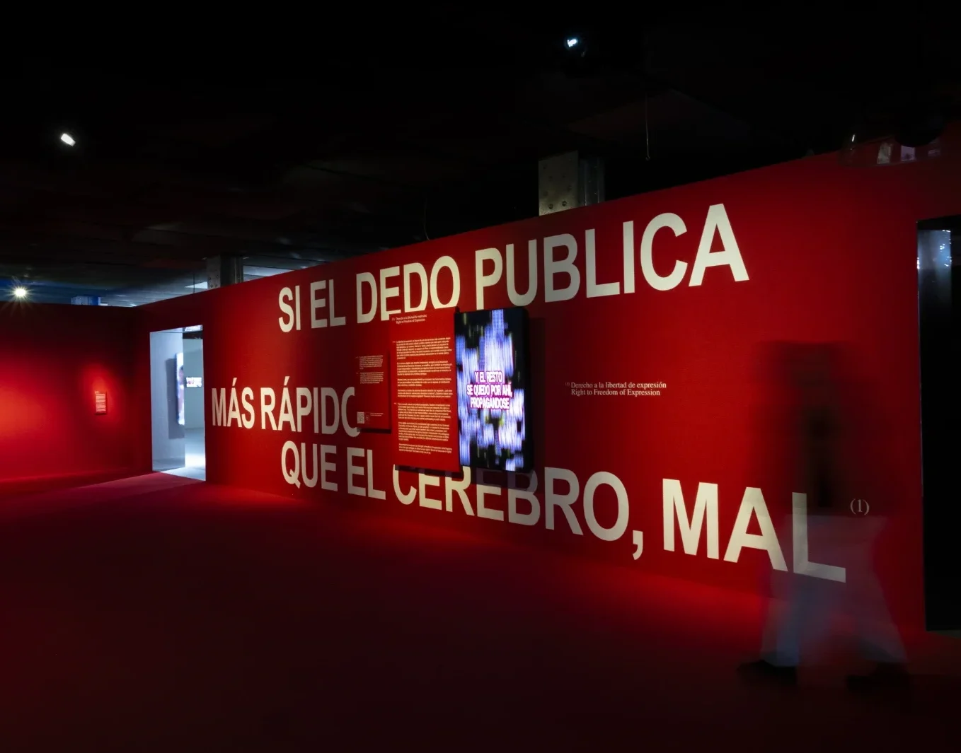 Foto de sala de la exposición ‘Hoy es un buen día para hablar de Derechos Digitales’