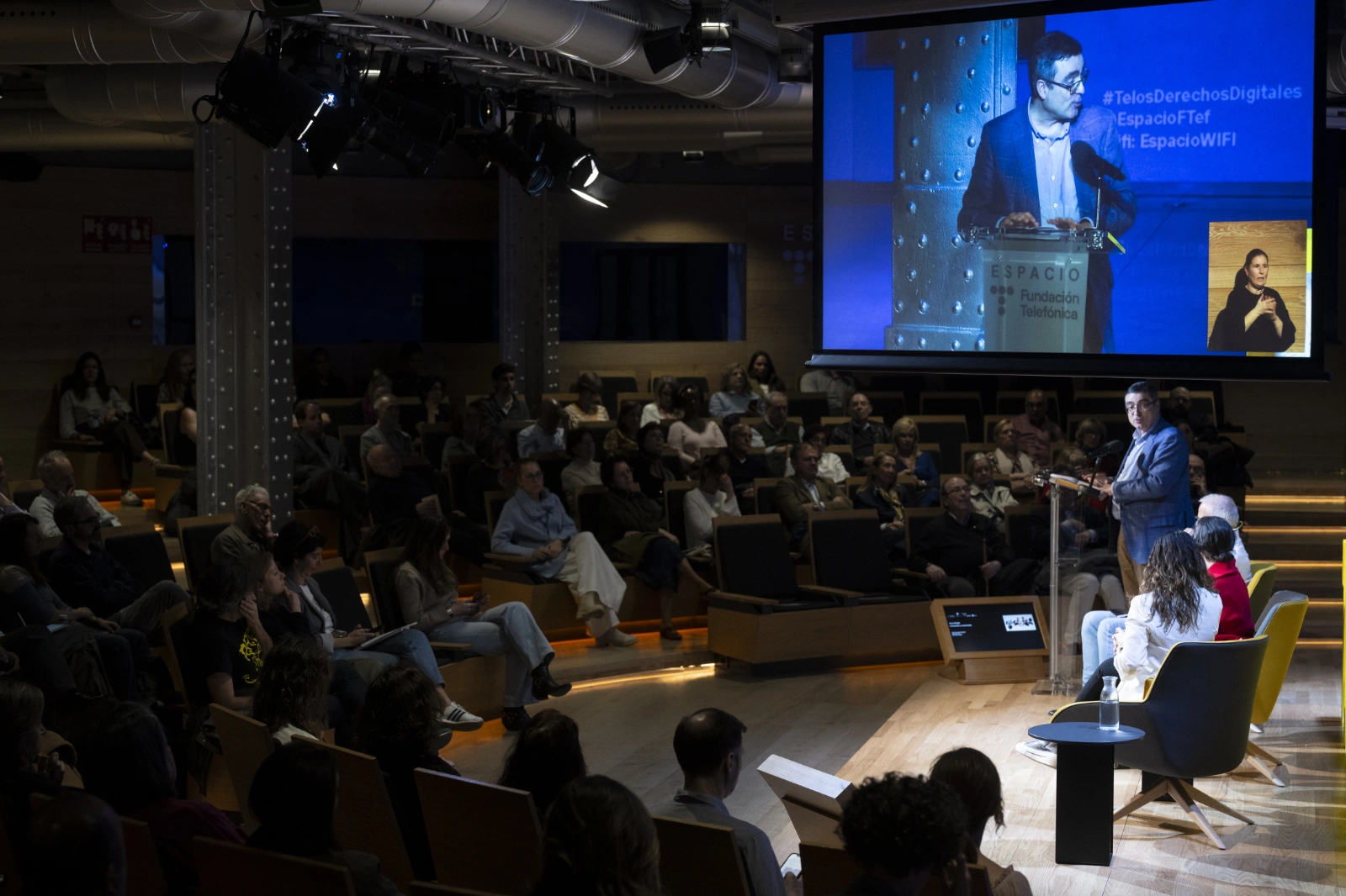 Un instante del Foro Telos: Ramón López de Mántaras y Coco Dávez. Inteligencia y creatividad